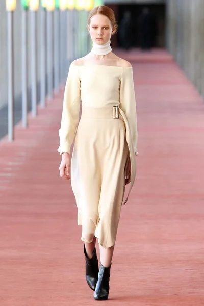 Look 7